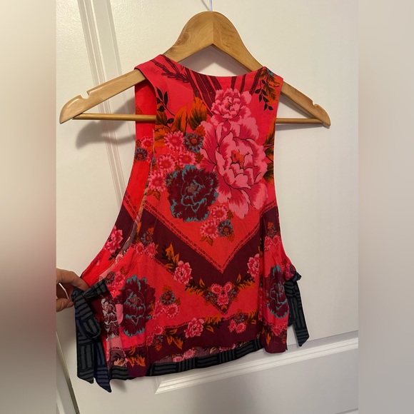 Free people XS sleeveless side tie floral blouse. Excellent condition - Picture 6 of 9